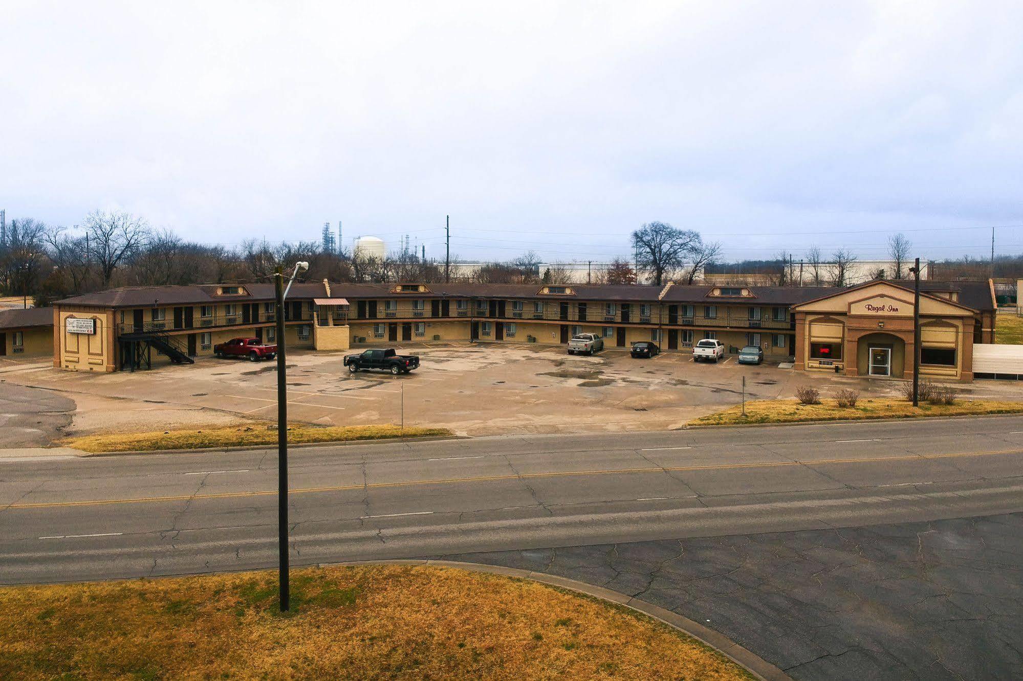 Regal 2* Coffeyville