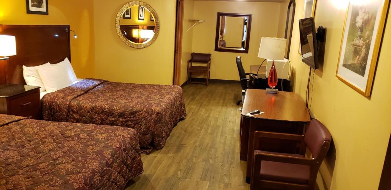 Regal Hotel 2*
